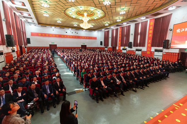 2024年3月28日(余峰)枝江酒業(yè)千人誓師大會(huì )+(1) (15)_副本.jpg 2024年3月28日(余峰)枝江酒業(yè)千人誓師大會(huì )+(1) (15)_副本.jpg